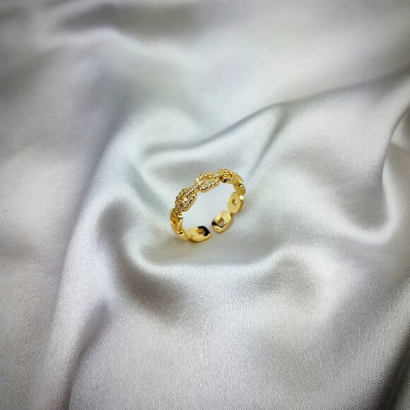 Linking Loops Crystal Ring - Picture 1 of 5